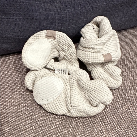 Pair of Goumikids Baby Booties, 0-3m - Picture 2 of 5